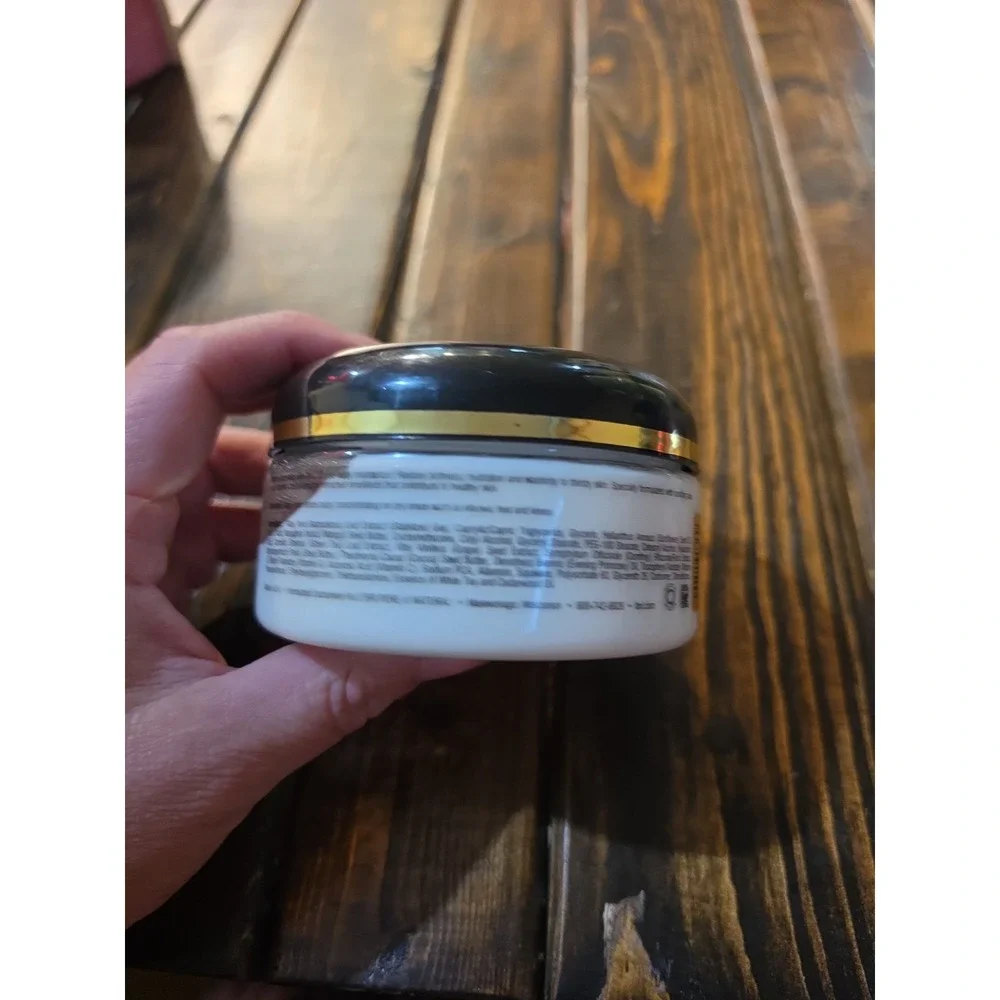 L'BRI Pure n' Natural Intense Body Butter * White Tea Blossom &cedarwood Oil*
